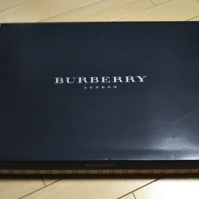 BURBERRY(バーバリー)の【BURBERRYバスタオルセット】新品未開封 インテリア/住まい/日用品の日用品/生活雑貨/旅行(タオル/バス用品)の商品写真