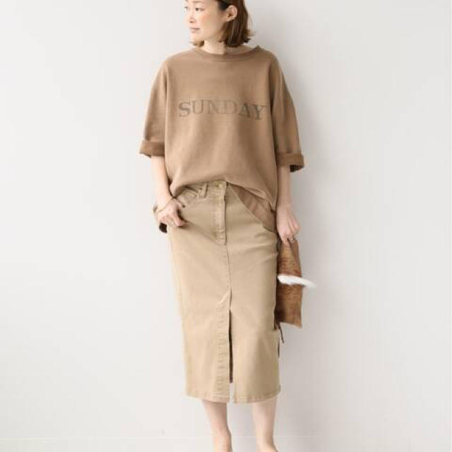 DEUXIEME CLASSE(ドゥーズィエムクラス)のドゥーズィエムクラス 製品染めタイトスカート ベージュ アパルトモン レディースのスカート(ロングスカート)の商品写真