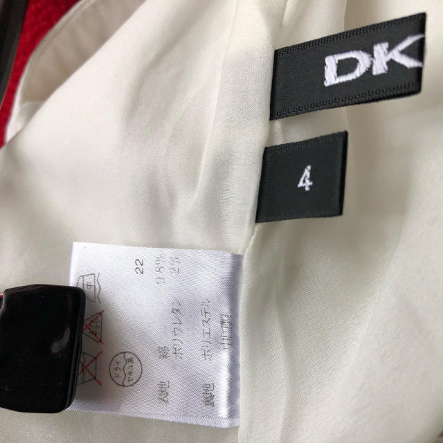 DKNY(ダナキャランニューヨーク)のDKNY💜セミタイトスカート💜White レディースのスカート(ひざ丈スカート)の商品写真