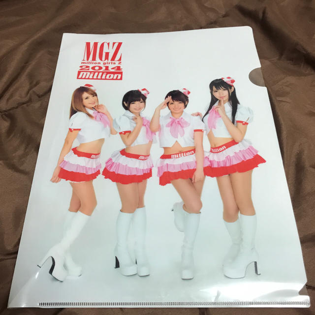 million girls z クリアファイル エンタメ/ホビーのタレントグッズ(その他)の商品写真