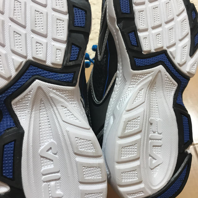 FILA(フィラ)の【美品】FILA キッズ スニーカー キッズ/ベビー/マタニティのキッズ靴/シューズ(15cm~)(スニーカー)の商品写真