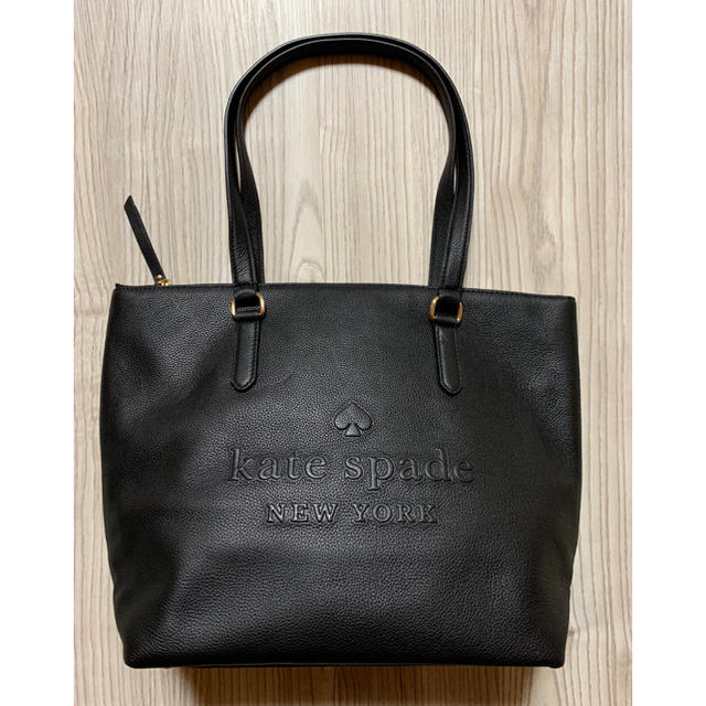 kate spade new york(ケイトスペードニューヨーク)の週末値下げ 新品 ケイトスペード エンボストートバッグ 黒 レディースのバッグ(トートバッグ)の商品写真