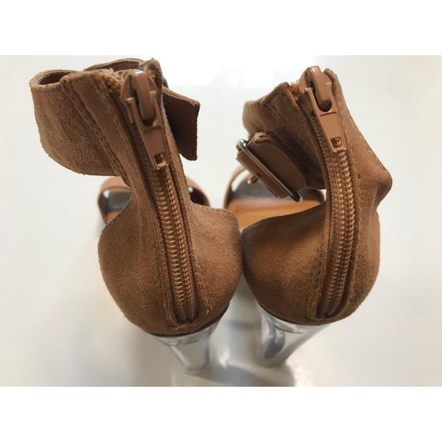 JEFFREY CAMPBELL(ジェフリーキャンベル)の新品未使用 ジェフリーキャンベル ベージュサンダル クリアヒール 37サイズ レディースの靴/シューズ(サンダル)の商品写真