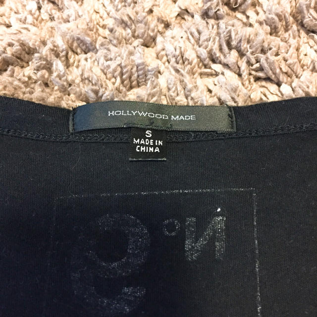 ROSE BUD(ローズバッド)のROSE BUD Tシャツ 黒 香水 Uネック 半袖 レディースのトップス(Tシャツ(半袖/袖なし))の商品写真
