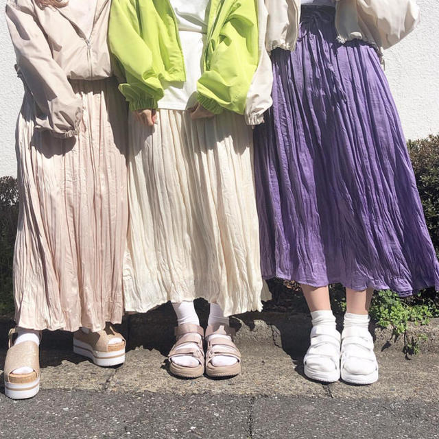 one after another NICE CLAUP(ワンアフターアナザーナイスクラップ)のワッシャースカート紫 レディースのスカート(ロングスカート)の商品写真