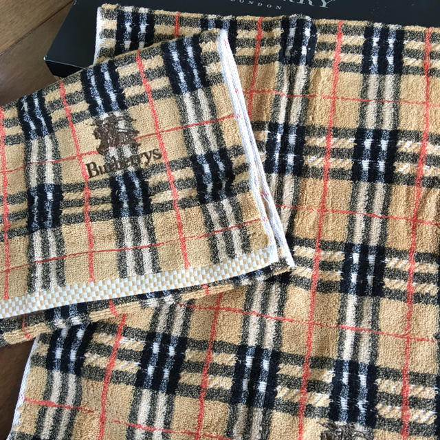 BURBERRY(バーバリー)のMisaki様専用  新品  バーバリータオル   ３枚 インテリア/住まい/日用品の日用品/生活雑貨/旅行(タオル/バス用品)の商品写真