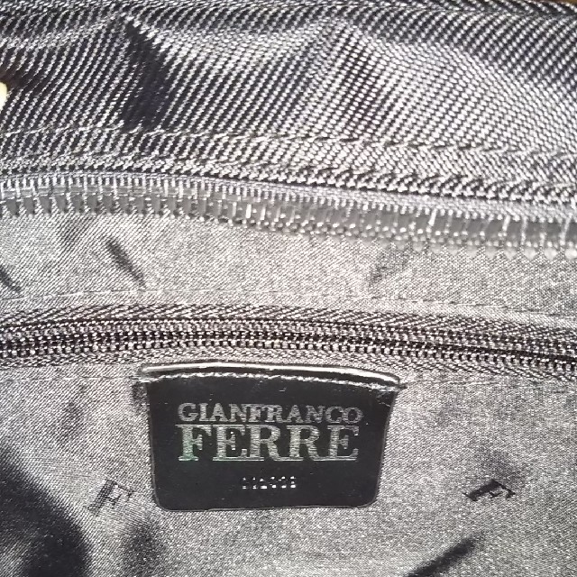 Gianfranco FERRE(ジャンフランコフェレ)のFERREのショルダーバッグ レディースのバッグ(ショルダーバッグ)の商品写真