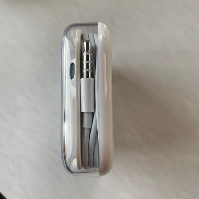 Apple(アップル)のアイフォーンイヤホン スマホ/家電/カメラのオーディオ機器(ヘッドフォン/イヤフォン)の商品写真