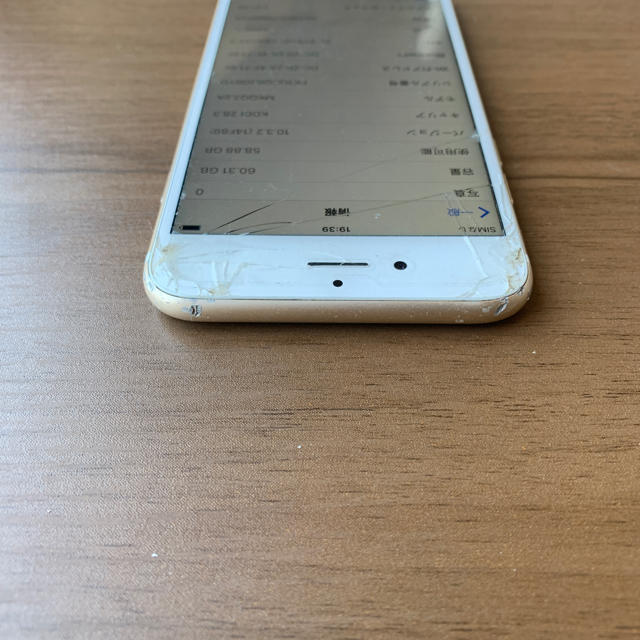 Apple(アップル)のiPhone 6S 64G gold DOCOMO 画面割れ スマホ/家電/カメラのスマートフォン/携帯電話(スマートフォン本体)の商品写真