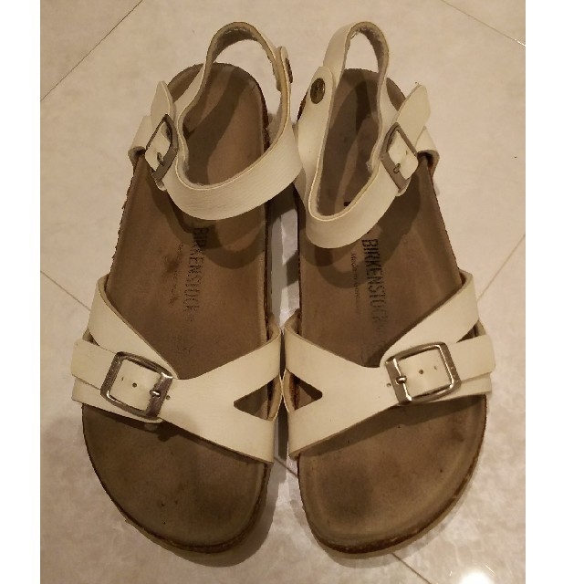 BIRKENSTOCK(ビルケンシュトック)のBIRKENSTOCK  ビルケン  サンダル  ホワイト レディースの靴/シューズ(サンダル)の商品写真