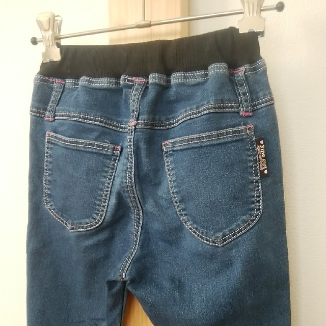 女児130　デニム長丈パンツ　 キッズ/ベビー/マタニティのキッズ服女の子用(90cm~)(パンツ/スパッツ)の商品写真