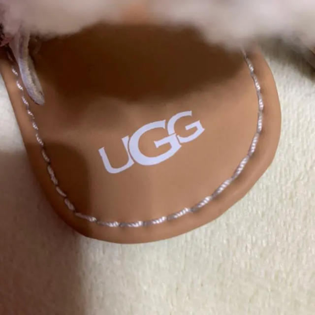 UGG(アグ)の新品未使用 UGG サンダル キッズ/ベビー/マタニティのキッズ靴/シューズ(15cm~)(サンダル)の商品写真