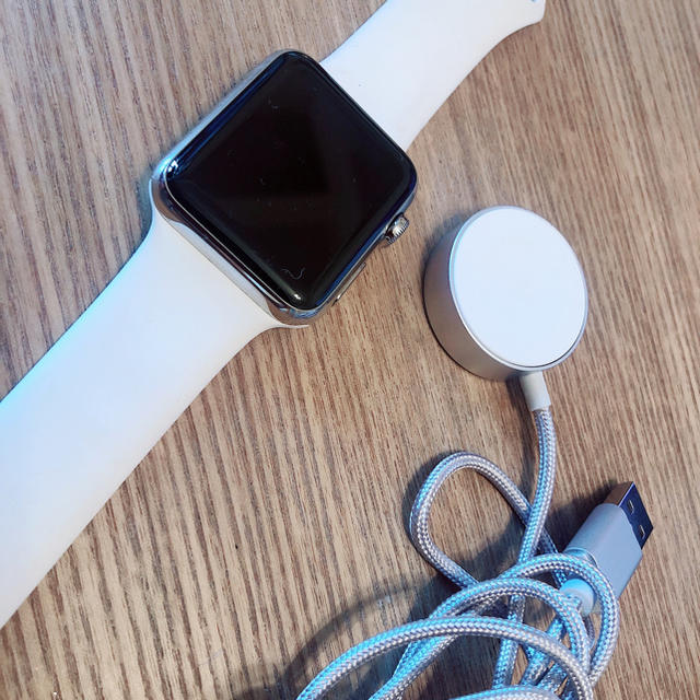 い出のひと時に、とびきりのおしゃれを！ - Watch Apple Apple 充電コード付き  Watch バッテリー/充電器