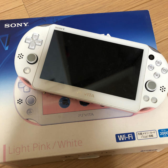 PSVITA【メモリーカード、ゲームソフト付き】