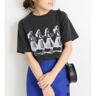 スピックアンドスパン(Spick & Span)のFUNG プリントTシャツ(hula) ブラック (Tシャツ(半袖/袖なし))