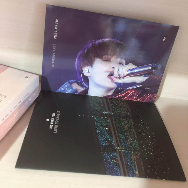 防弾少年団(BTS)(ボウダンショウネンダン)のLYS Seoul DVD ユンギ ポスター エンタメ/ホビーのCD(K-POP/アジア)の商品写真