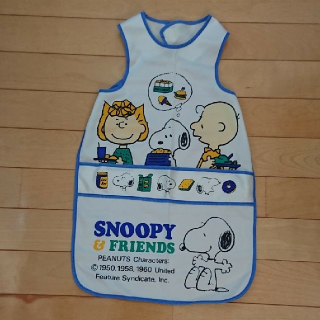 SNOOPY(スヌーピー)のスヌーピー 幼児用 エプロン キッズ/ベビー/マタニティの授乳/お食事用品(お食事エプロン)の商品写真