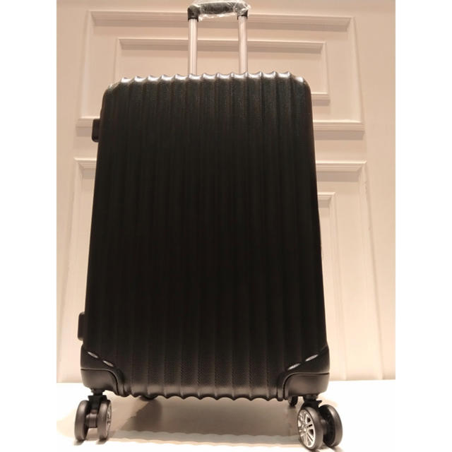 大型軽量スーツケースブラック送料無料