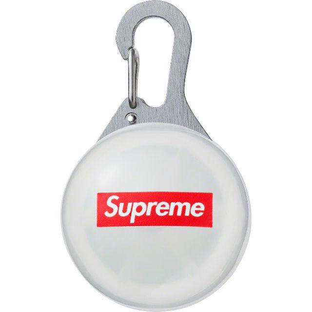 Supreme(シュプリーム)のSupreme SpotLit ステッカー付き メンズのファッション小物(その他)の商品写真