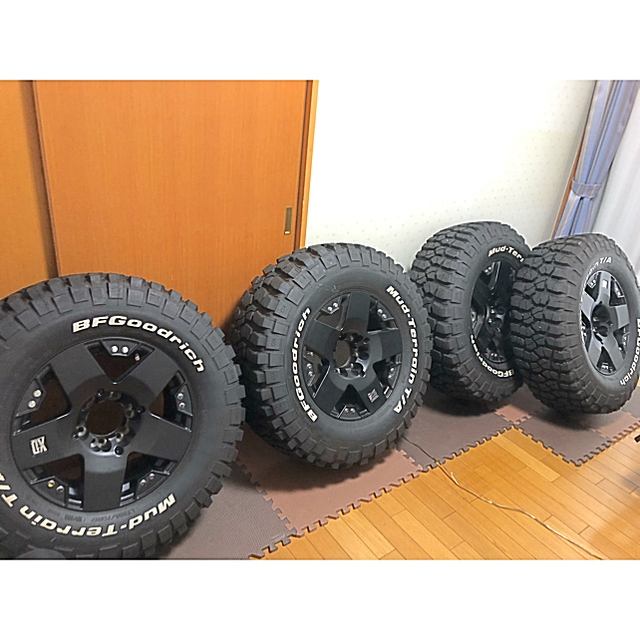 BFGoodrich × KMC XD775 ROCKSTAR 4本セット 自動車/バイクの自動車(タイヤ・ホイールセット)の商品写真