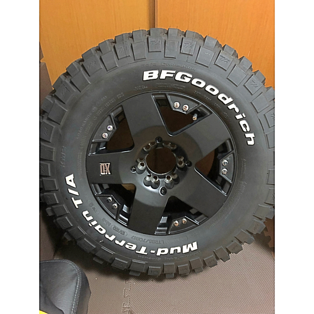 BFGoodrich × KMC XD775 ROCKSTAR 4本セット 自動車/バイクの自動車(タイヤ・ホイールセット)の商品写真