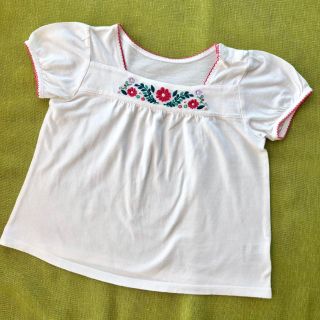 ユニクロ(UNIQLO)の【2点で200円引き】ユニクロ 100 半袖 Tシャツ カットソー 刺繍 4歳(Tシャツ/カットソー)