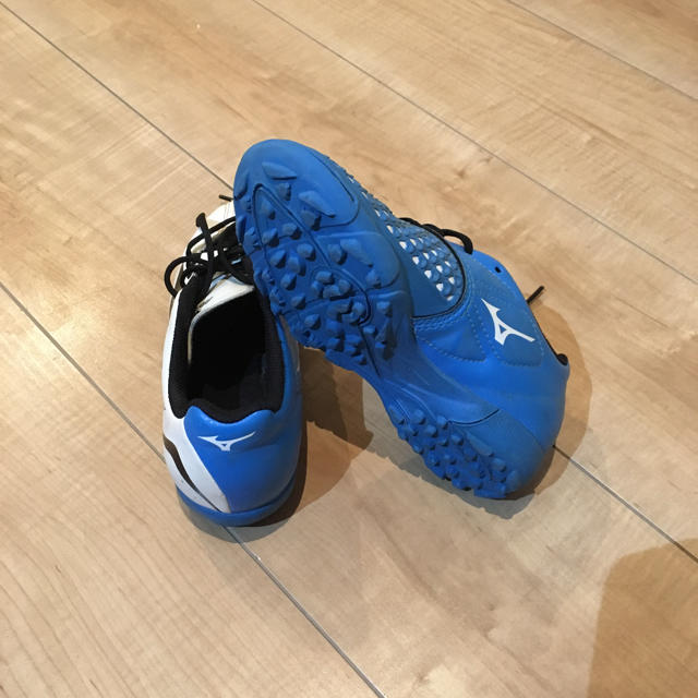 MIZUNO(ミズノ)のミズノ キッズ/ベビー/マタニティのキッズ靴/シューズ(15cm~)(スニーカー)の商品写真