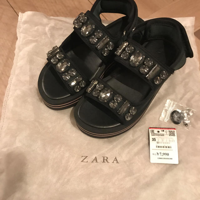 ZARA ビジュー付きスポーツサンダル