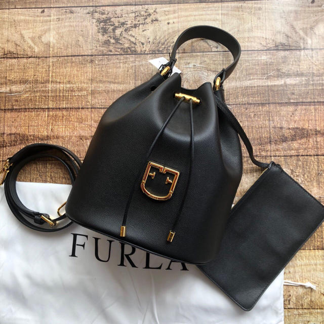 Furla(フルラ)の新作 フルラ  巾着 ショルダーバッグ  CORONA 1007824 ブラック レディースのバッグ(ショルダーバッグ)の商品写真