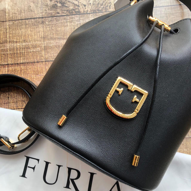 Furla(フルラ)の新作 フルラ  巾着 ショルダーバッグ  CORONA 1007824 ブラック レディースのバッグ(ショルダーバッグ)の商品写真