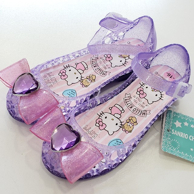 サンリオ 【大人気‼入荷しました‼️】新品✨キティちゃん☆キラキラ✨サンダル 16㎝の通販 by ♥すーchanのSHOP♥|サンリオならラクマ ✨ ボンボンリボン ちゃん ✨ キラキラ 靴 サンダル かわいい 子供 16㎝