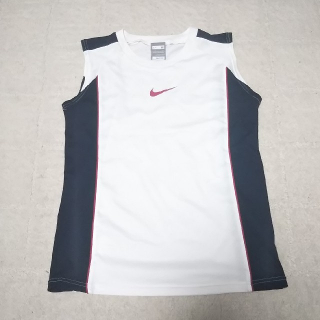 NIKE(ナイキ)のナイキ ノースリーブ  M(140～150) スポーツ/アウトドアのサッカー/フットサル(ウェア)の商品写真