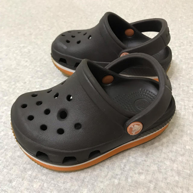 crocs(クロックス)のクロックス13cm 焦茶色 キッズ/ベビー/マタニティのベビー靴/シューズ(~14cm)(サンダル)の商品写真
