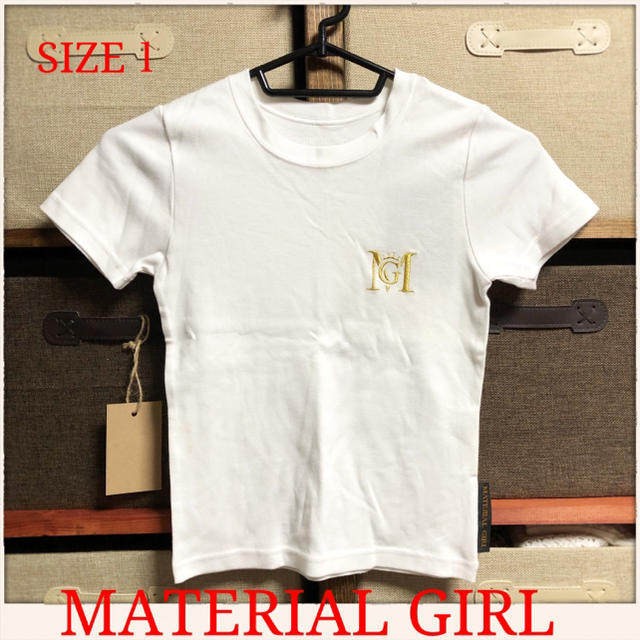 MaterialGirl(マテリアルガール)の【t080】MATERIAL GIRL マテリアルガール ゴールドロゴＴシャツ レディースのトップス(Tシャツ(半袖/袖なし))の商品写真