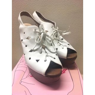 ジェフリーキャンベル(JEFFREY CAMPBELL)のjeffrey campbell ホワイトのレースアップサンダル ウェッジソール(サンダル)