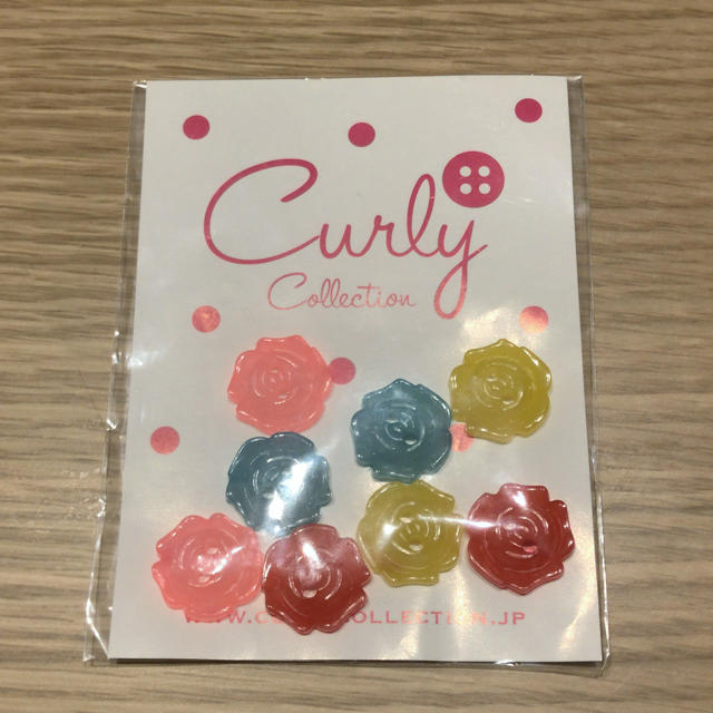 Curly Collection(カーリーコレクション)のカーリーコレクション  バラ型ボタン ハンドメイドの素材/材料(各種パーツ)の商品写真