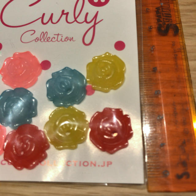 Curly Collection(カーリーコレクション)のカーリーコレクション  バラ型ボタン ハンドメイドの素材/材料(各種パーツ)の商品写真