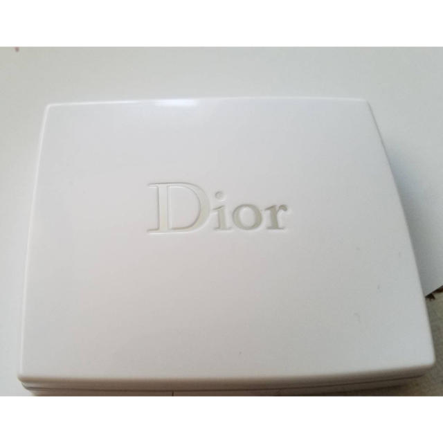 Dior(ディオール)のDior フェイスパウダー スノーブラッシュ＆ブルームパウダー コスメ/美容のベースメイク/化粧品(フェイスパウダー)の商品写真