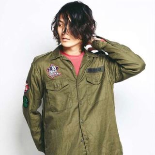 ヒステリックグラマー(HYSTERIC GLAMOUR)の HYSTERIC GLAMOUR MENS ワッペン付 ミリタリーシャツ  (シャツ)