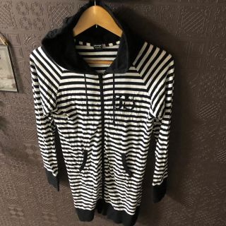 マウジー(moussy)の黒白ボーダーの薄手パーカー(パーカー)