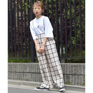 ダブルクローゼット(w closet)の更にお値下げ！新品タグ付き w closet サロペット ワイドパンツ ベージュ(サロペット/オーバーオール)