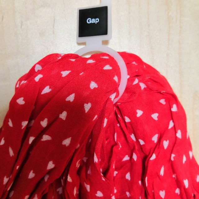 GAP(ギャップ)の新品タグ付！GAP ハート柄 ショール スカーフ ギャップ レディースのファッション小物(マフラー/ショール)の商品写真