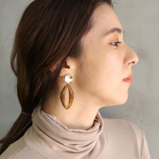 moca  ダイヤモンドマーブルピアス ベージュ(ピアス)