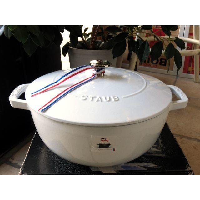 STAUB(ストウブ)のLapu様専用 ストウブ ワナベ 24センチ ホワイト インテリア/住まい/日用品のキッチン/食器(鍋/フライパン)の商品写真