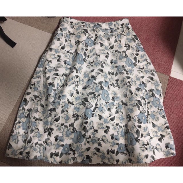 MAJESTIC LEGON 花柄 水色 スカート レディースのスカート(ひざ丈スカート)の商品写真