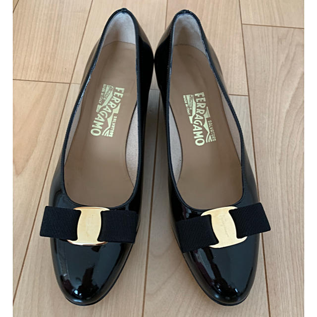 Ferragamo(フェラガモ)のフェラガモ リボンパンプス 正規品 レディースの靴/シューズ(ハイヒール/パンプス)の商品写真