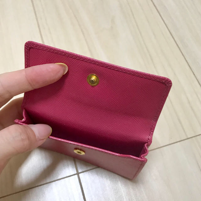 PRADA(プラダ)の【美品】PRADAカードケース レディースのファッション小物(名刺入れ/定期入れ)の商品写真