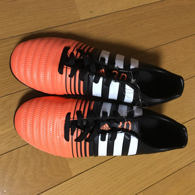 adidas(アディダス)の新品 アディダス  子供 サッカーシューズ スポーツ/アウトドアのサッカー/フットサル(その他)の商品写真