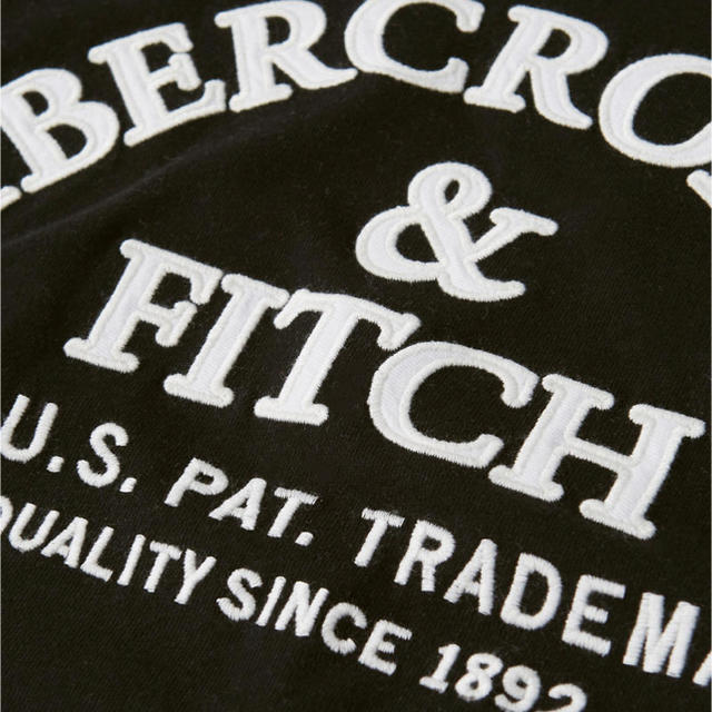 Abercrombie&Fitch(アバクロンビーアンドフィッチ)の【正規品】アバクロ A&F アップリケロゴTシャツ ブラック S メンズのトップス(Tシャツ/カットソー(半袖/袖なし))の商品写真