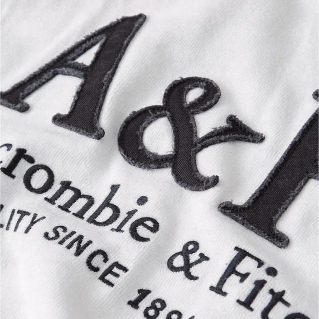 Abercrombie&Fitch(アバクロンビーアンドフィッチ)の【正規品】アバクロ A&F アップリケロゴロングTシャツ ホワイト S メンズのトップス(Tシャツ/カットソー(七分/長袖))の商品写真